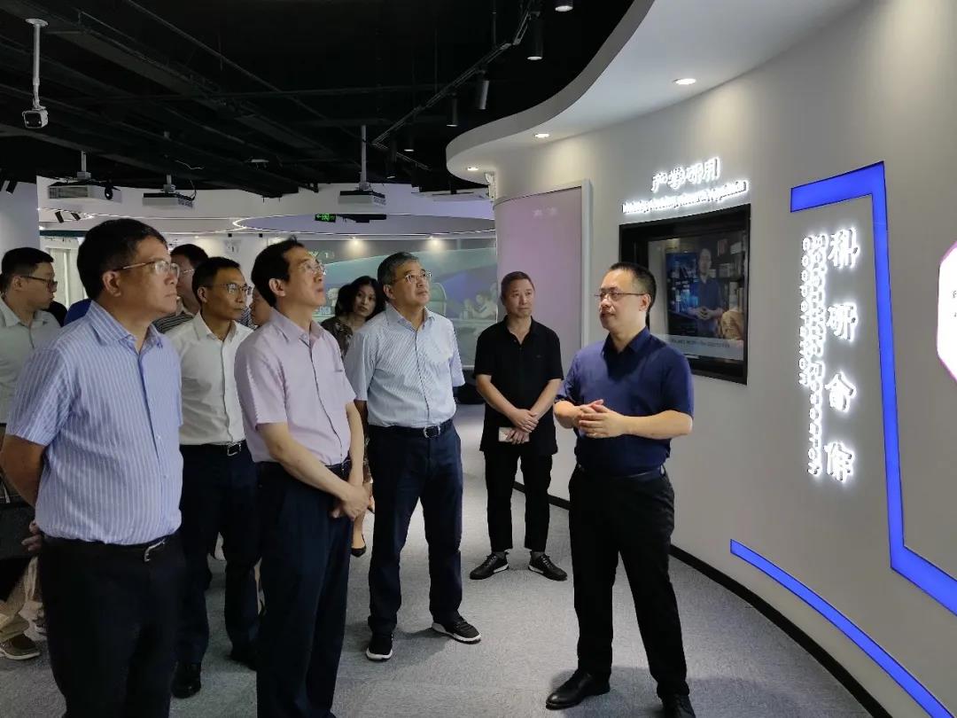 全國人大常委會委員、農(nóng)工黨中央專職副主席楊震一行蒞臨健培科技調(diào)研醫(yī)療AI產(chǎn)業(yè)的融合發(fā)展
