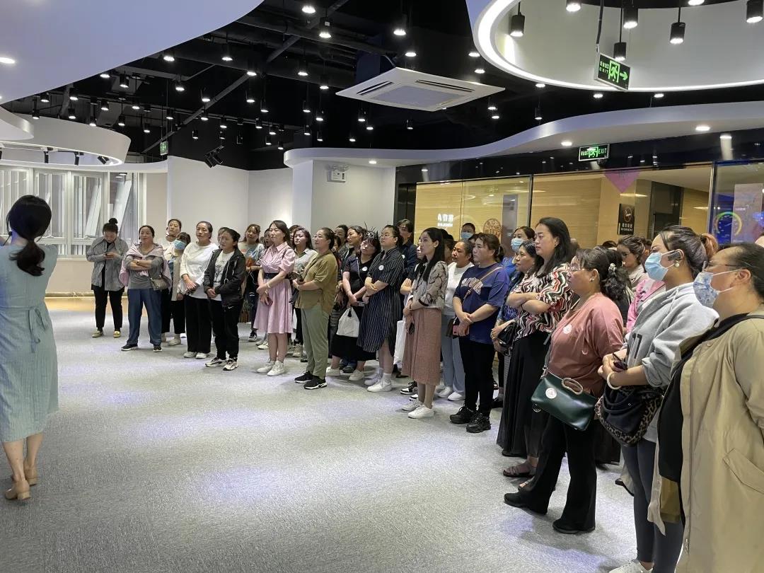 凝聚巾幗力量，展現(xiàn)科技風采，西藏婦聯(lián)干部考察團來健培考察調研